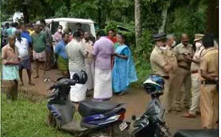 പ്രദേശത്ത് എത്തിയ നാട്ടുകാര്‍ /ടെലിവിഷന്‍ ചിത്രം