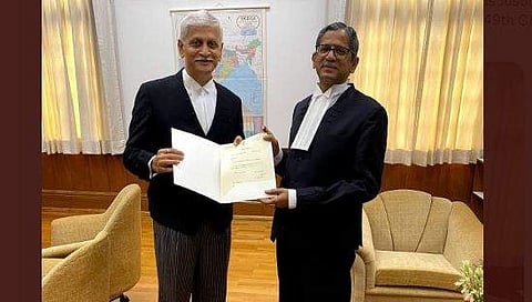 ജസ്റ്റിസ് ലളിത് ചീഫ് ജസ്റ്റിസ് എന്‍ വി രമണയ്‌ക്കൊപ്പം/ എഎന്‍ഐ