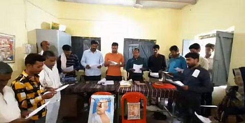 വനിതാ അംഗങ്ങളുടെ വീട്ടിലെ പുരുഷന്മാര്‍ സത്യപ്രതിജ്ഞ ചെയ്യുന്നതിന്റെ വിഡിയോ ദൃശ്യം