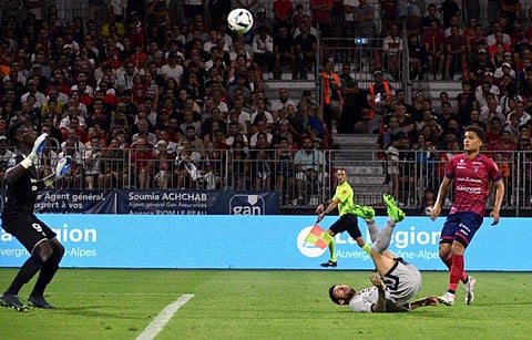 ക്ലെര്‍മോണ്ടിനെതിരെ മെസിയുടെ അക്രോബാറ്റിക് ഷോട്ട്/ഫോട്ടോ: എഎഫ്പി