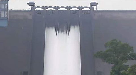 ഇടുക്കി ഡാമിന്റെ ഷട്ടറുകൾ തുറന്നപ്പോൾ
