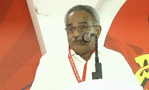 കാനം രാജേന്ദ്രന്‍ സിപിഎം ജില്ലാ സമ്മേളനത്തിനിടെ