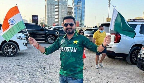 പാക് ജഴ്‌സി ധരിച്ച ഇന്ത്യന്‍ ആരാധകന്‍/ഫോട്ടോ: ട്വിറ്റര്‍