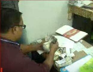 വിജിലന്‍സ് ഉദ്യോഗസ്ഥരുടെ പരിശോധന/ ടെലിവിഷന്‍ ചിത്രം