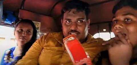 ഓണം ബംപര്‍ അടിച്ച അനൂപ് കുടുംബത്തോടൊപ്പം ടെലിവിഷന്‍ ചിത്രം