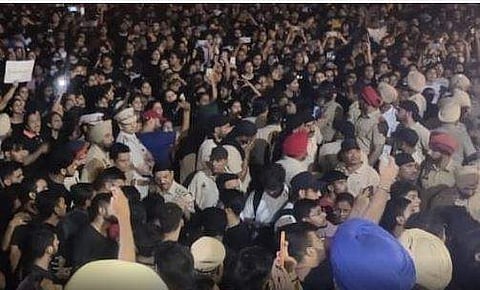 വിദ്യാര്‍ത്ഥികളുടെ പ്രതിഷേധത്തില്‍ നിന്ന്്