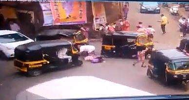 നിയന്ത്രണം വിട്ട് പാഞ്ഞുവരുന്ന കാര്‍ ഇടിച്ചുതെറിപ്പിക്കുന്ന ദൃശ്യം