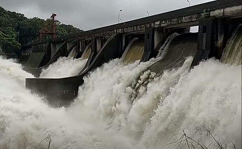 പെരിങ്ങല്‍ക്കുത്ത് ഡാം തുറന്നപ്പോള്‍/ ടിവി ദൃശ്യം