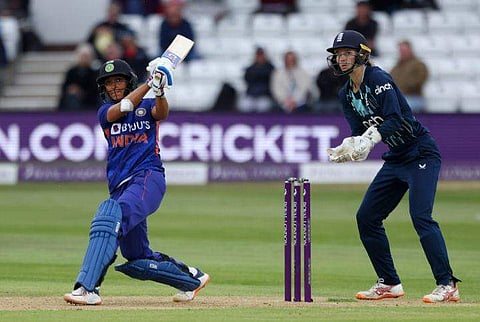 ഇംഗ്ലണ്ടിന് എതിരെ ഹര്‍മന്‍പ്രീത് കൗറിന്റെ ബാറ്റിങ്/ഫോട്ടോ:ബിസിസിഐ, ട്വിറ്റര്‍