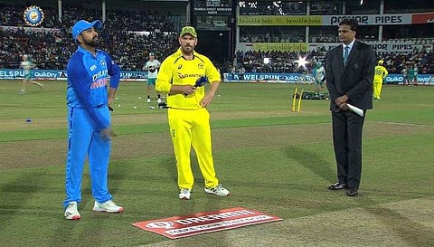 ഇന്ത്യാ - ഓസ്‌ട്രേലിയ മത്സരത്തിന്റെ ടോസ്