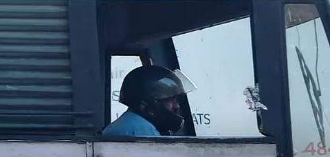 ഹെല്‍മറ്റ് ധരിച്ച് ബസ് ഓടിക്കുന്ന ഡ്രൈവര്‍ ലത്തീഫ്‌