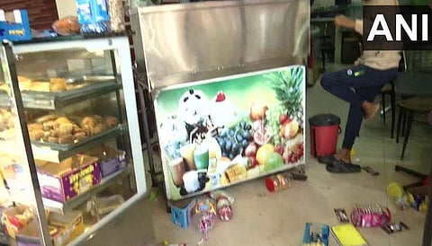 കടകള്‍ തകര്‍ത്ത നിലയില്‍/ ചിത്രം: എഎന്‍ഐ