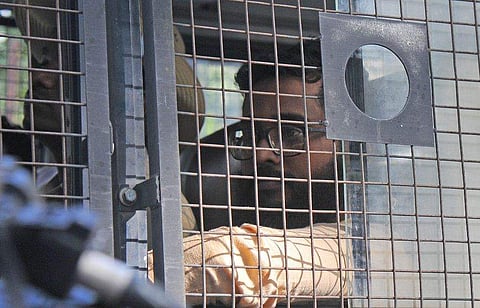 പ്രതികളെ കോടതിയിലേക്ക് കൊണ്ടുവരുന്നു/ ചിത്രം: ന്യൂ ഇന്‍ഡ്യന്‍ എക്‌സ്പ്രസ്