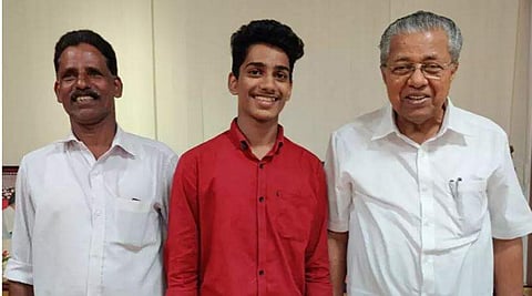 ദേവാനന്ദനും പിതാവും മുഖ്യമന്ത്രിക്കൊപ്പം