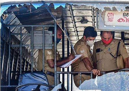 ഹര്‍ത്താല്‍ ദിനത്തില്‍ തകര്‍ത്ത കെഎസ്ആര്‍ടിസി ബസ്‌