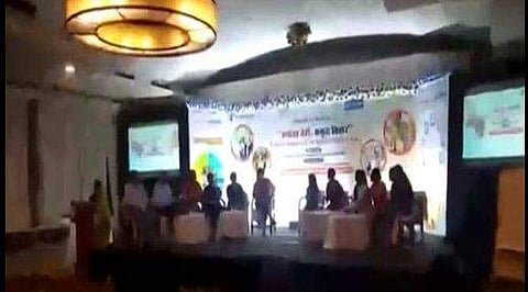 സ്‌കൂള്‍ വിദ്യാര്‍ഥിനികളെ പങ്കെടുപ്പിച്ച് ബിഹാറില്‍ നടത്തിയ  വിവാദ പരിപാടി