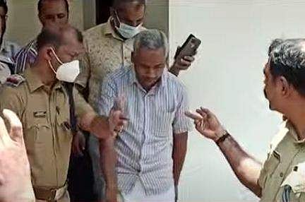 അബ്ദുല്‍ സത്താറിനെ പൊലീസ് കസ്റ്റഡിയിലെടുത്തപ്പോള്‍