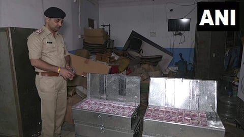 പിടിച്ചെടുത്ത കള്ളനോട്ടുകള്‍