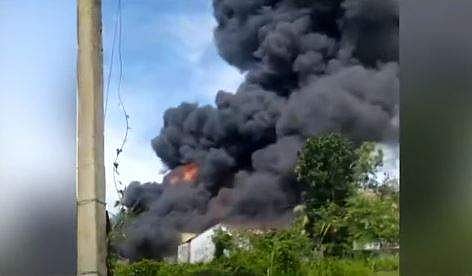 കലവൂരിലെ കിടക്ക നിര്‍മ്മാണ ഫാക്ടറിയിലുണ്ടായ തീപിടിത്തം/ ടെലിവിഷന്‍ ദൃശ്യം