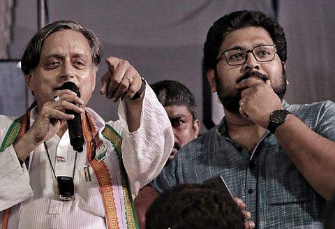 ശശി തരൂരിനൊപ്പം ശബരീനാഥന്‍/ ഫെയ്‌സ്ബുക്ക്‌