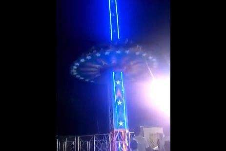 ജയന്റ് വീല്‍ തകര്‍ന്നുവീഴുന്ന ദൃശ്യം