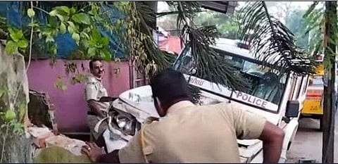 അപകടമുണ്ടാക്കിയ പൊലീസ് ജീപ്പ്/ ടിവി ദൃശ്യം