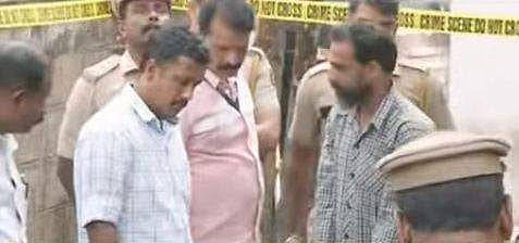 സംഭവം നടന്ന വീട്ടില്‍ പൊലീസ് പരിശോധന നടത്തുന്നതിന്റെ ദൃശ്യം, സക്രീന്‍ഷോട്ട്