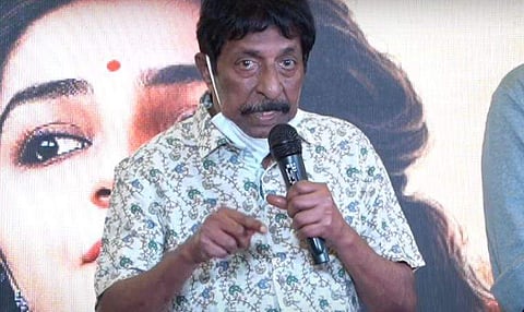 ലവ്ഫുള്ളി യുവേഴ്സ് വേദ എന്ന സിനിമയുടെ ഓഡിയോ ലോഞ്ചിൽ സംസാരിക്കുന്ന ശ്രീനിവാസൻ/ വിഡിയോ സ്ക്രീൻഷോട്ട്