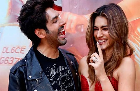 ഷെഹ്‌സാദയുടെ ട്രെയിലര്‍ ലോഞ്ചില്‍ കാര്‍ത്തിക് ആര്യനും കൃതി സനണും/ ചിത്രം പിടിഐ