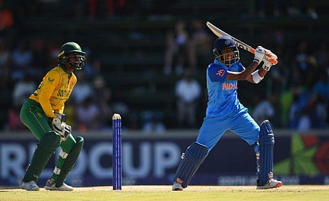 ശ്വേത സെഹ്‌റാവത്തിന്റെ ബാറ്റിങ്ങ്/ ട്വിറ്റര്‍: ബിസിസിഐ