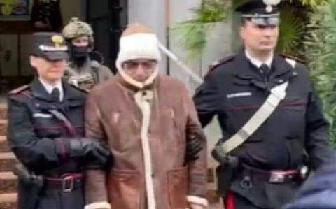 മാറ്റിയോ മെസിന ഡെനാരോ, ട്വിറ്റര്‍