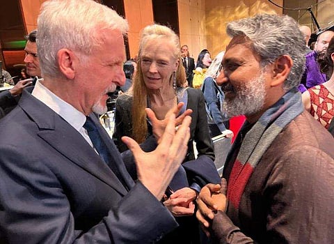 രാജമൗലി ജയിംസ് കാമറൂണിനും ഭാര്യയ്ക്കുമൊപ്പം/ ചിത്രം; ട്വിറ്റർ