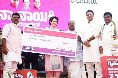 ബംഗളൂരുവിലെ പാര്‍ട്ടി പരിപാടിയില്‍ പങ്കെടുക്കുന്ന കോണ്‍ഗ്രസ് നേതാവ് പ്രിയങ്കാ ഗാന്ധി