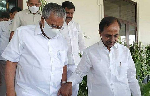 പിണറായി വിജയന്‍, കെ ചന്ദ്രശേഖര്‍ റാവു/ ഫെയ്‌സ്ബുക്ക്