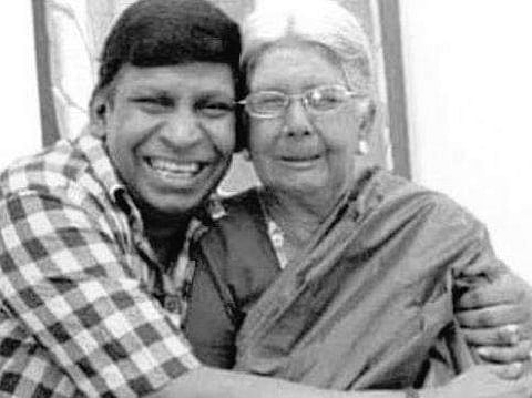 വടിവേലു അമ്മയ്‌ക്കൊപ്പം