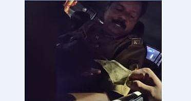 ഗ്രേഡ് എസ്‌ഐ കൈക്കൂലി വാങ്ങുന്ന ദൃശ്യം