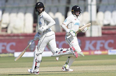 കോൺവെയും ലാതവും ബാറ്റിങിനിടെ/ എഎഫ്പി