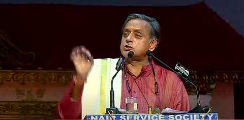 മന്നം ജയന്തി ഉദ്ഘാടനം ചെയ്ത് തരൂര്‍ പ്രസംഗിക്കുന്നു/ ടിവി ദൃശ്യം