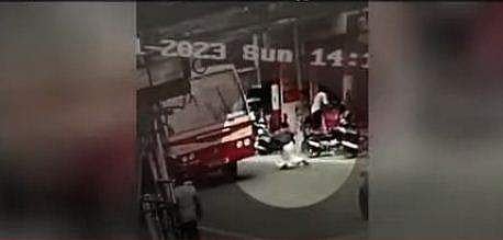 അപകടത്തിന്റെ സിസിടിവി ദൃശ്യത്തില്‍ നിന്ന്