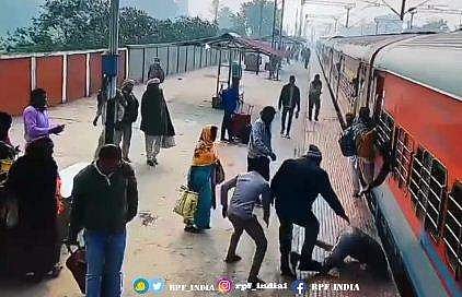 ട്രെയിനില്‍ ഓടിക്കയറാന്‍ ശ്രമിക്കുന്നതിനിടെ യുവാവ് വീഴുന്ന ദൃശ്യം