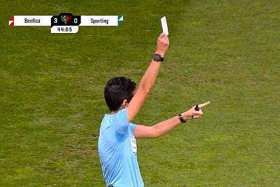 വൈറ്റ് കാര്‍ഡ് കാണിക്കുന്ന റഫറിയുടെ ദൃശ്യം, സ്‌ക്രീന്‍ഷോട്ട്