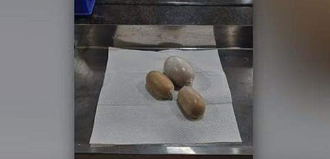 പിടിച്ചെടുത്ത സ്വര്‍ണ മിശ്രിത ക്യാപ്‌സൂള്‍/ വീഡിയോ സ്‌ക്രീന്‍ഷോട്ട് 