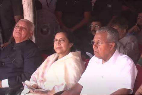 മുഖ്യമന്ത്രി ഗവര്‍ണര്‍ക്കൊപ്പം, സ്‌ക്രീന്‍ഷോട്ട്‌