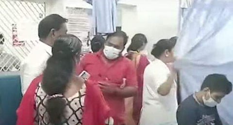 ചാത്തന്നുര്‍ ആശുപത്രിയില്‍ ചികിത്സ തേടിയെത്തിയവര്‍/ ടെലിവിഷന്‍ ചിത്രം