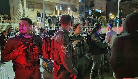 ആക്രമണം നടന്ന ജറുസലേമിലെ സിനാഗോഗിൽ പൊലീസ് / ചിത്രം; ട്വിറ്റർ