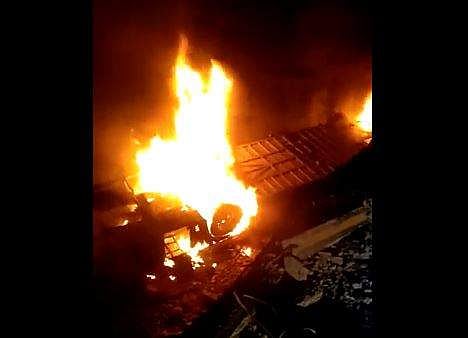 പാകിസ്ഥാനില്‍ പാലത്തില്‍ നിന്ന് മറിഞ്ഞ ബസിന് തീപിടിച്ചപ്പോള്‍, സ്‌ക്രീന്‍ഷോട്ട്‌