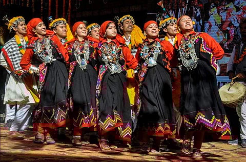 മണാലി ഏറ്റവും മനോഹരിയാകുന്നത് ജനുവരിയിലാണെന്ന് പറയുന്നത് ഇവിടുത്തെ മഞ്ഞുകൊണ്ടുമാത്രമല്ല മണാലി വിന്‍റർ കാർണിവൽ എന്ന് ആഘോഷം കൊണ്ടുകൂടിയാണ്/ ചിത്രം: പിടിഐ