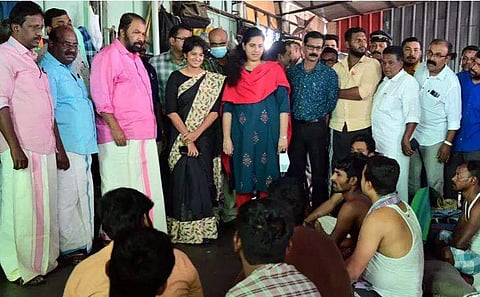 മന്ത്രി ശിവന്‍കുട്ടി ലേബര്‍ ക്യാമ്പ് സന്ദര്‍ശിക്കുന്നു