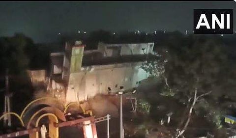 ബിജെപി നേതാവിന്റെ ഹോട്ടല്‍ ജില്ലാ ഭരണകൂടം തകര്‍ക്കുമ്പോള്‍, എഎന്‍ഐ