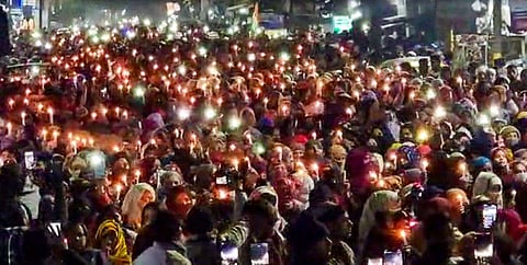 കുടിയൊഴിപ്പിക്കലിനെതിരെ നാട്ടുകാരുടെ പ്രതിഷേധം/ പിടിഐ